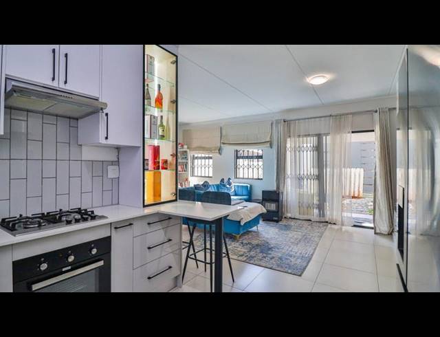 3 BEDROOM TOWNHOUSE FOR SALE IN BRENTWOOD